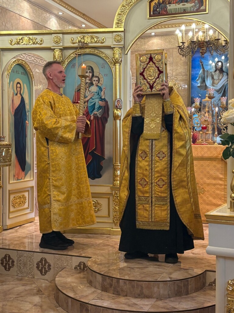 г