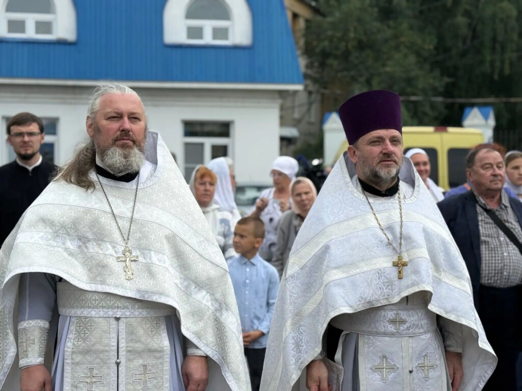 г